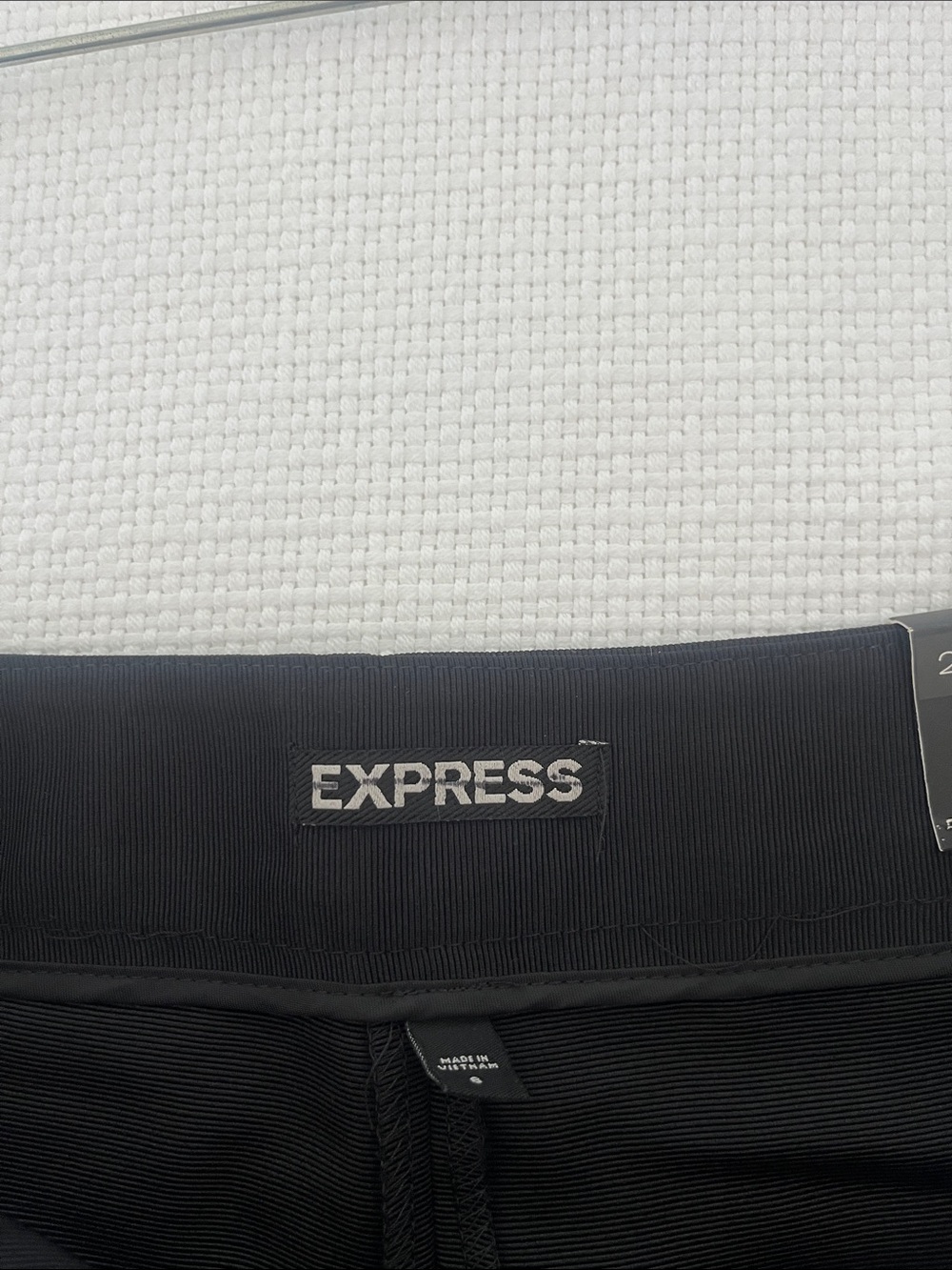 Express Short NWT - Picture 4 of 5